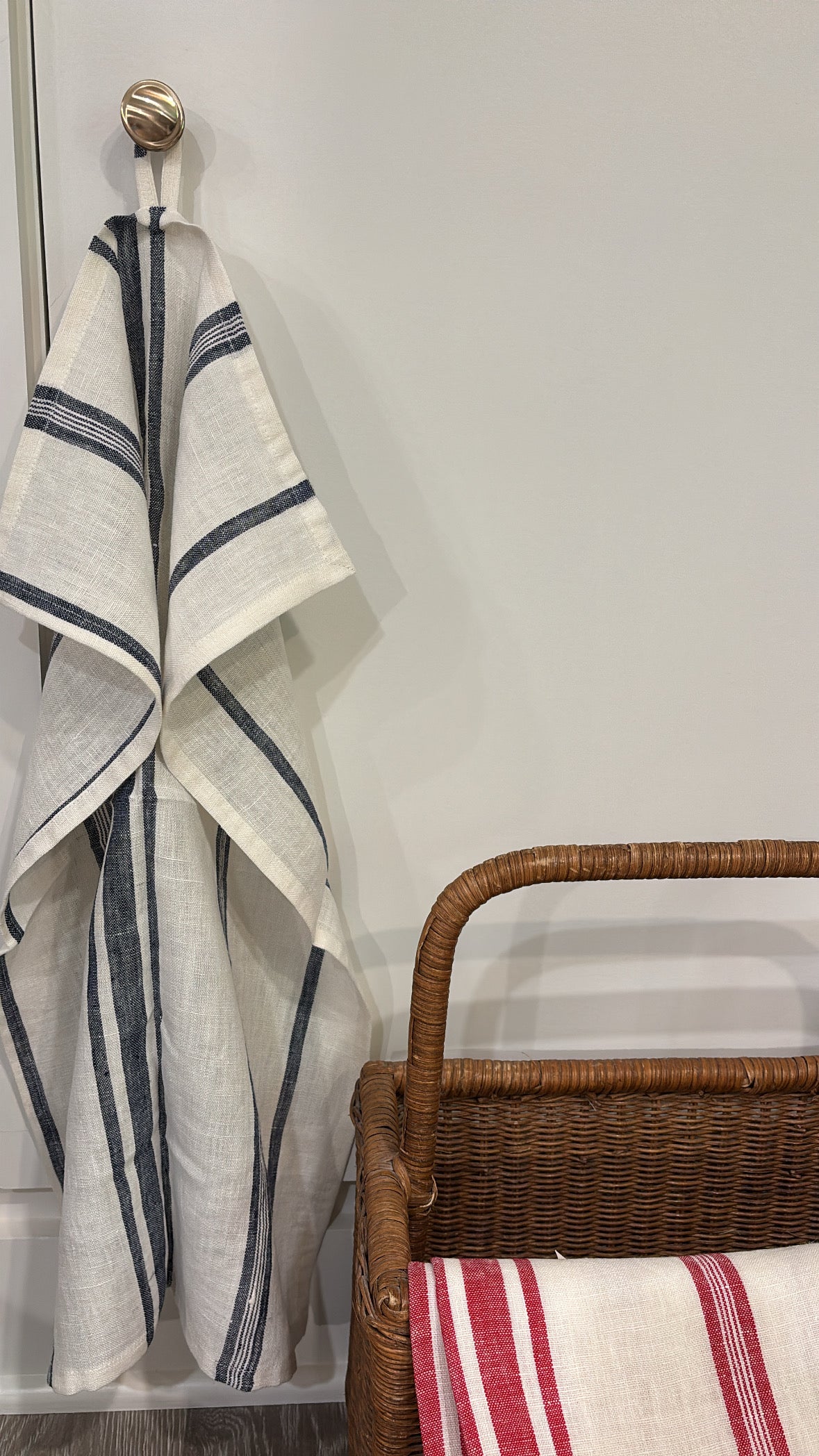 Linen Denise Blue Kitchen Towel / 17.75" x 25.5"